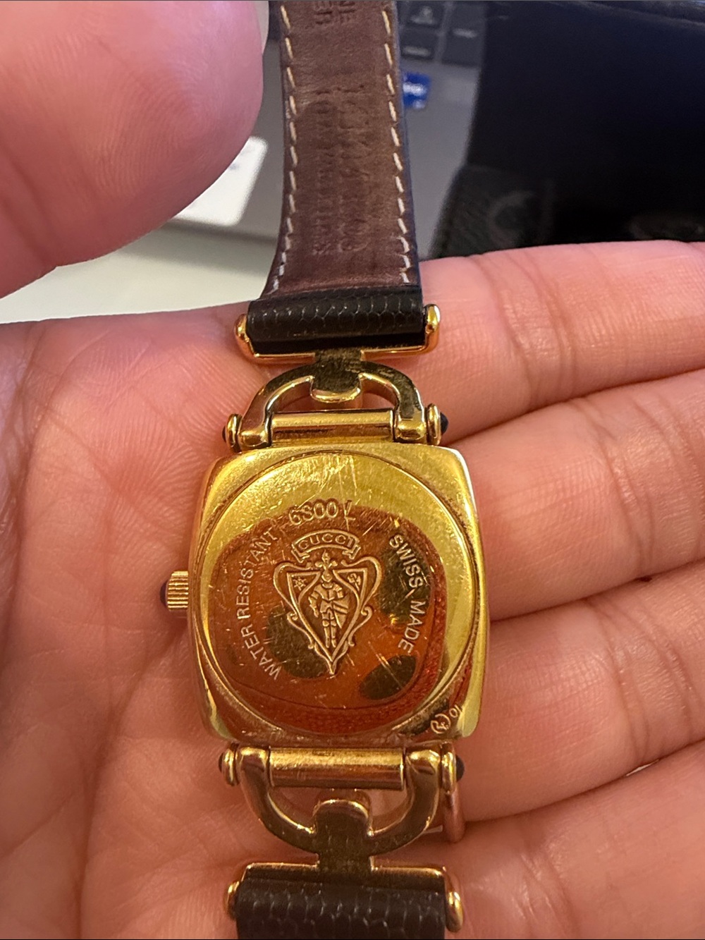 Gucci Gold-Tone Case Black Leather Strap Ladies Watch - Picture 3 of 3